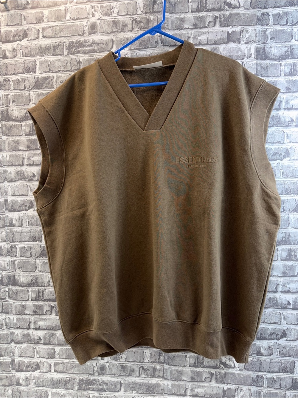 ESSENTIALS Men's Brown V-Neck Sleeveless Sweatshirt Vest